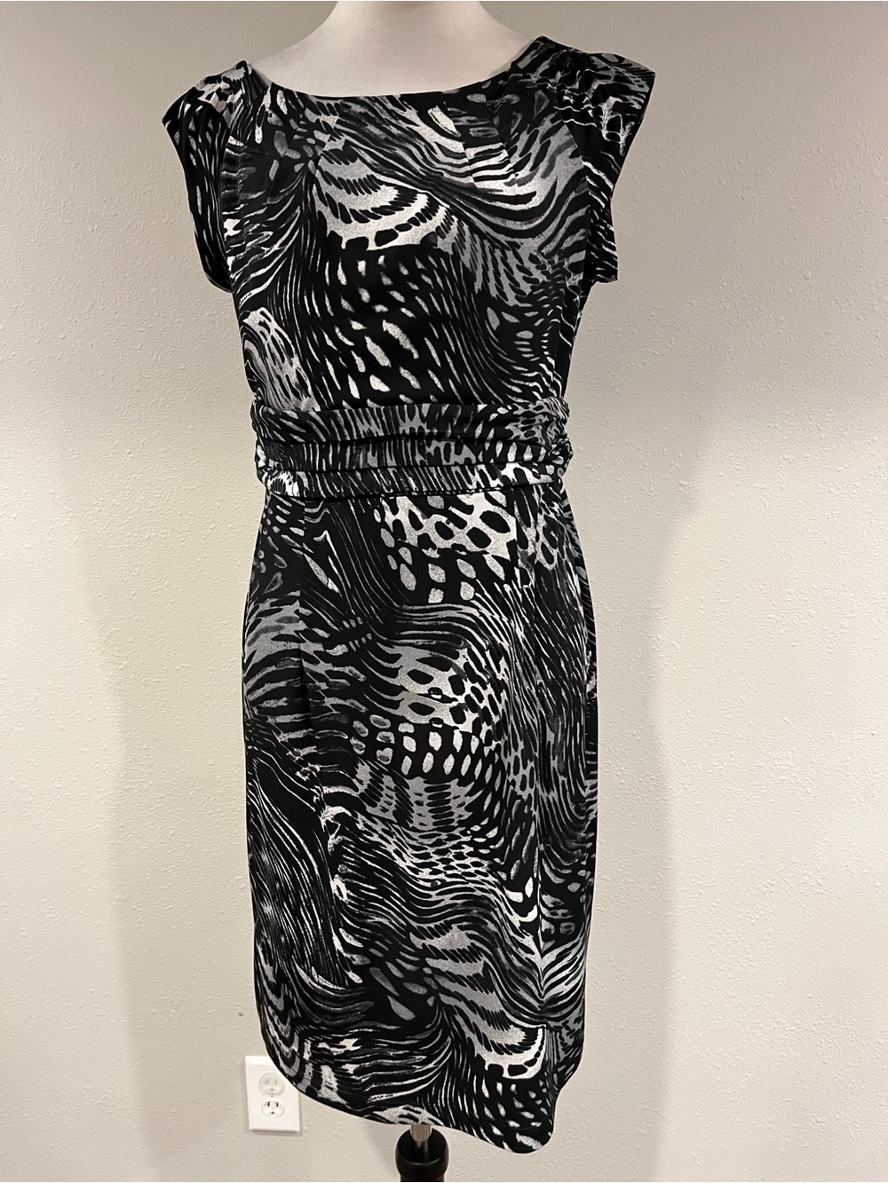 AB Studio animal print sleeveless Sheath mini Dress size medium